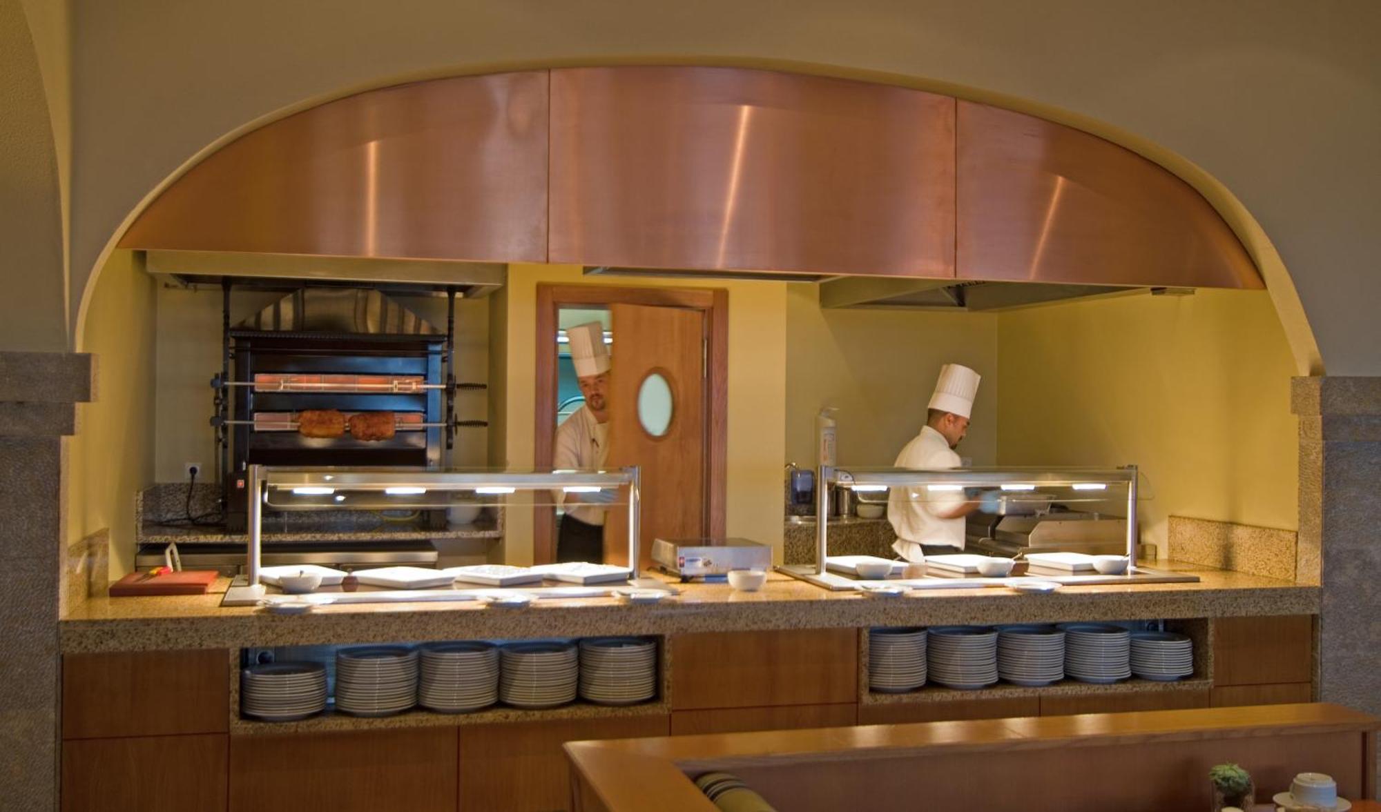 Pestana Carlton Madeira Ocean Resort Hotel Funchal  Exterior foto A hot plate at a buffet