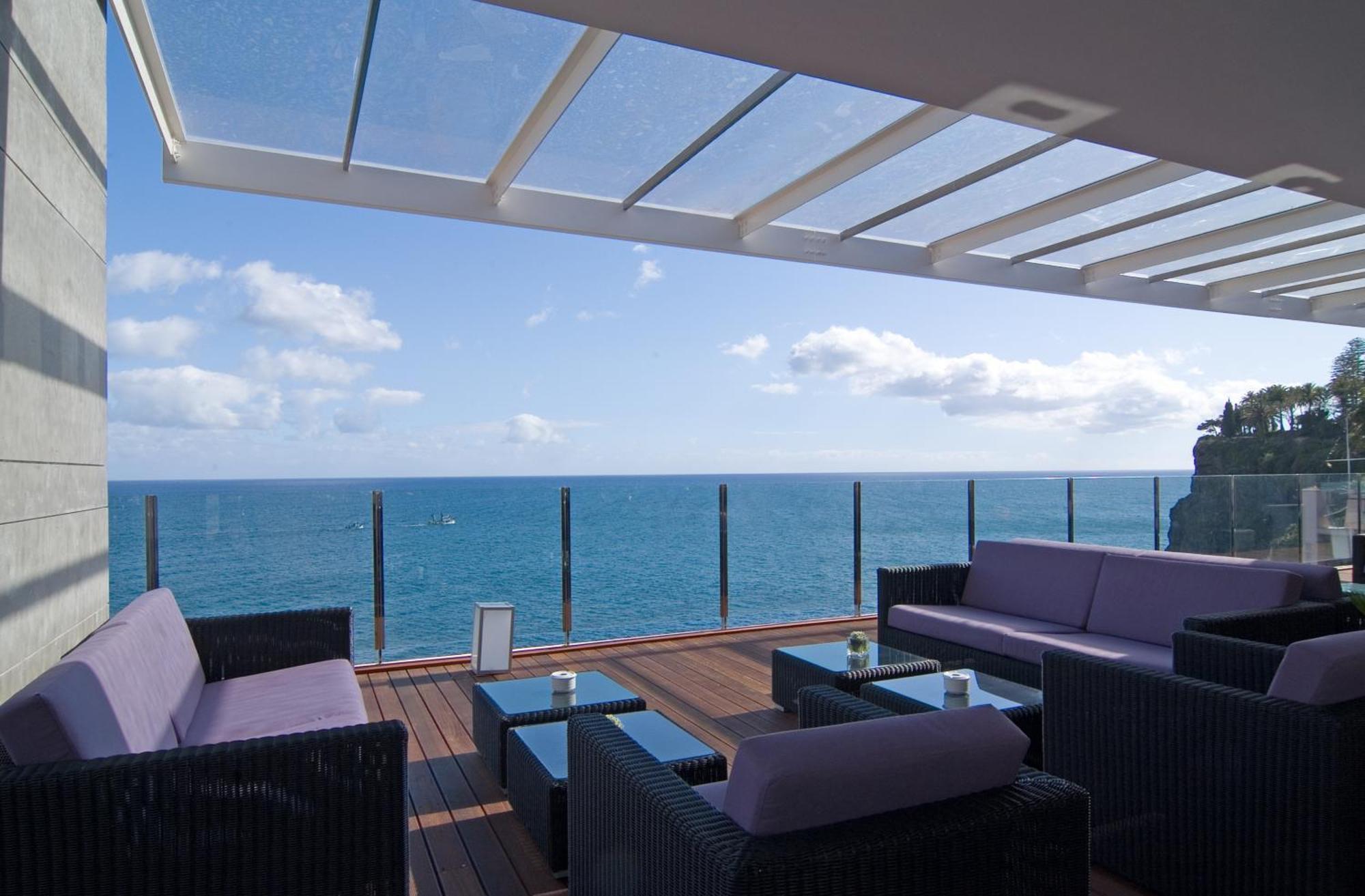 Pestana Carlton Madeira Ocean Resort Hotel Funchal  Exterior foto The Sky Bar