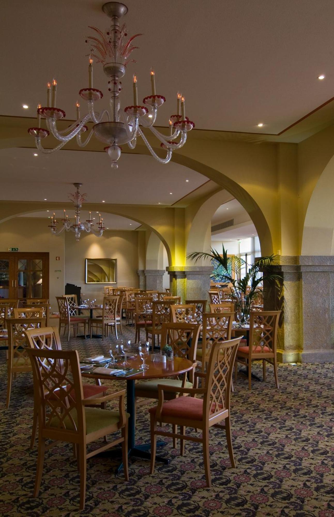 Pestana Carlton Madeira Ocean Resort Hotel Funchal  Exterior foto The restaurant at the hotel
