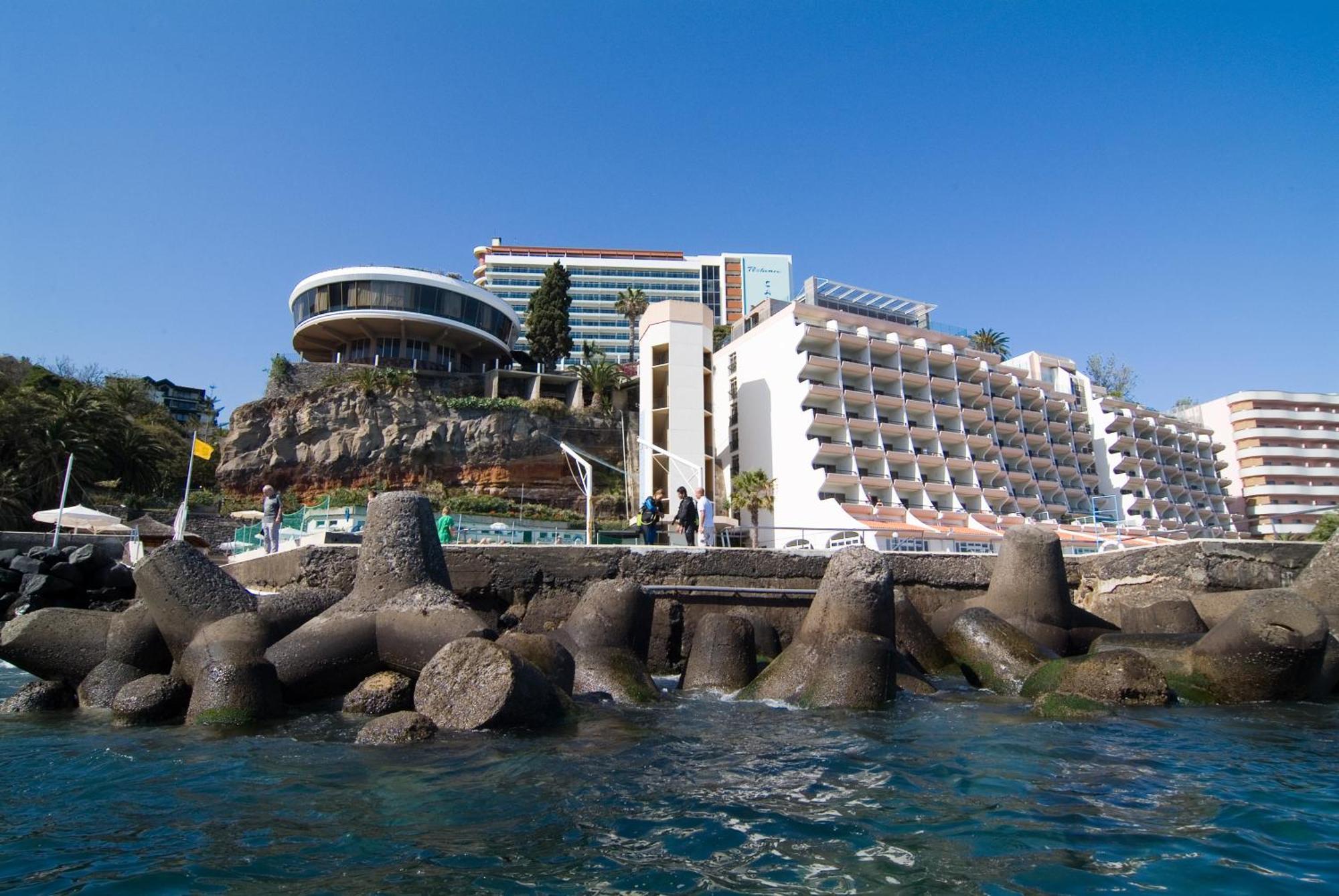 Pestana Carlton Madeira Ocean Resort Hotel Funchal  Exterior foto The hotel from the sea