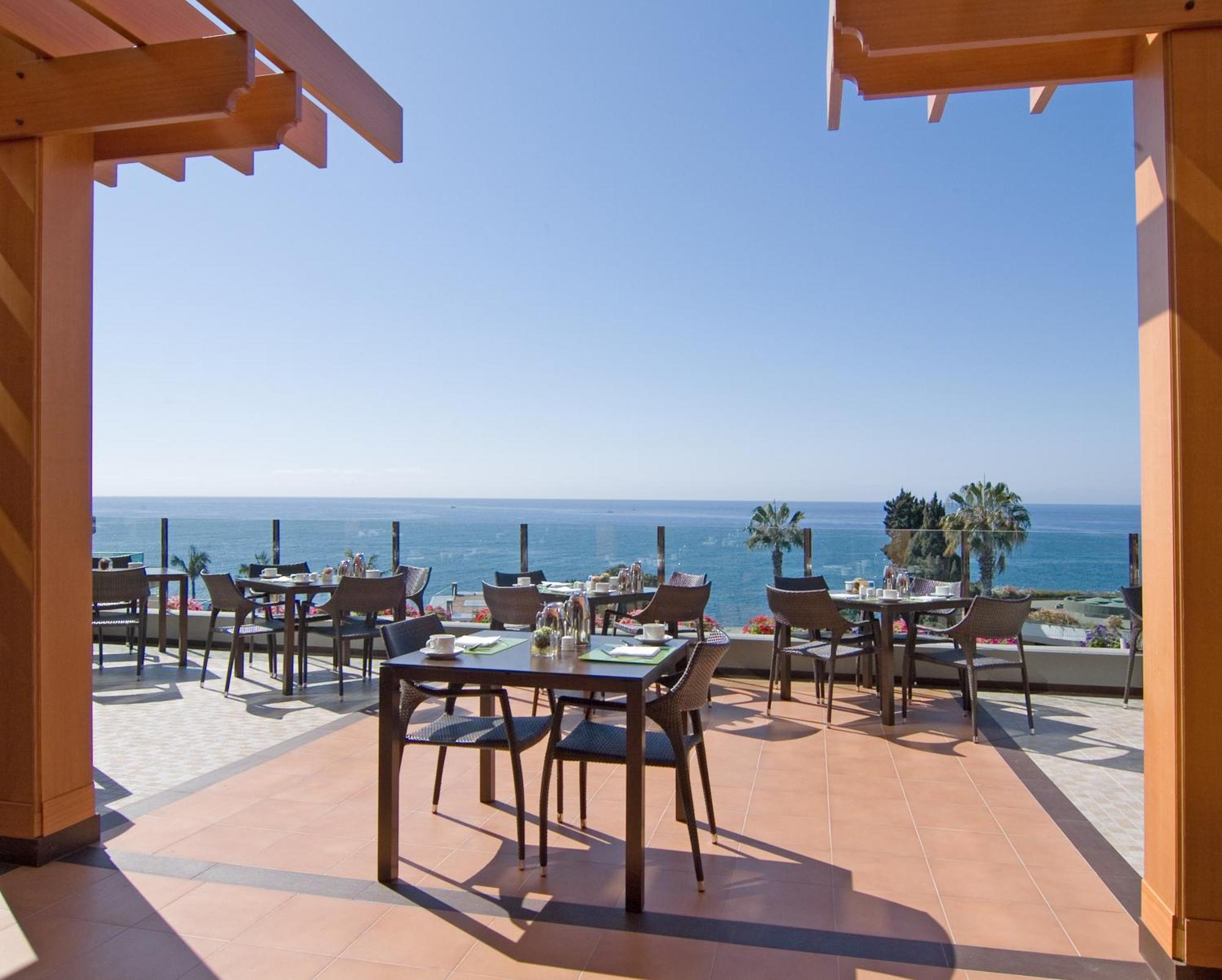 Pestana Carlton Madeira Ocean Resort Hotel Funchal  Exterior foto The Beach Club