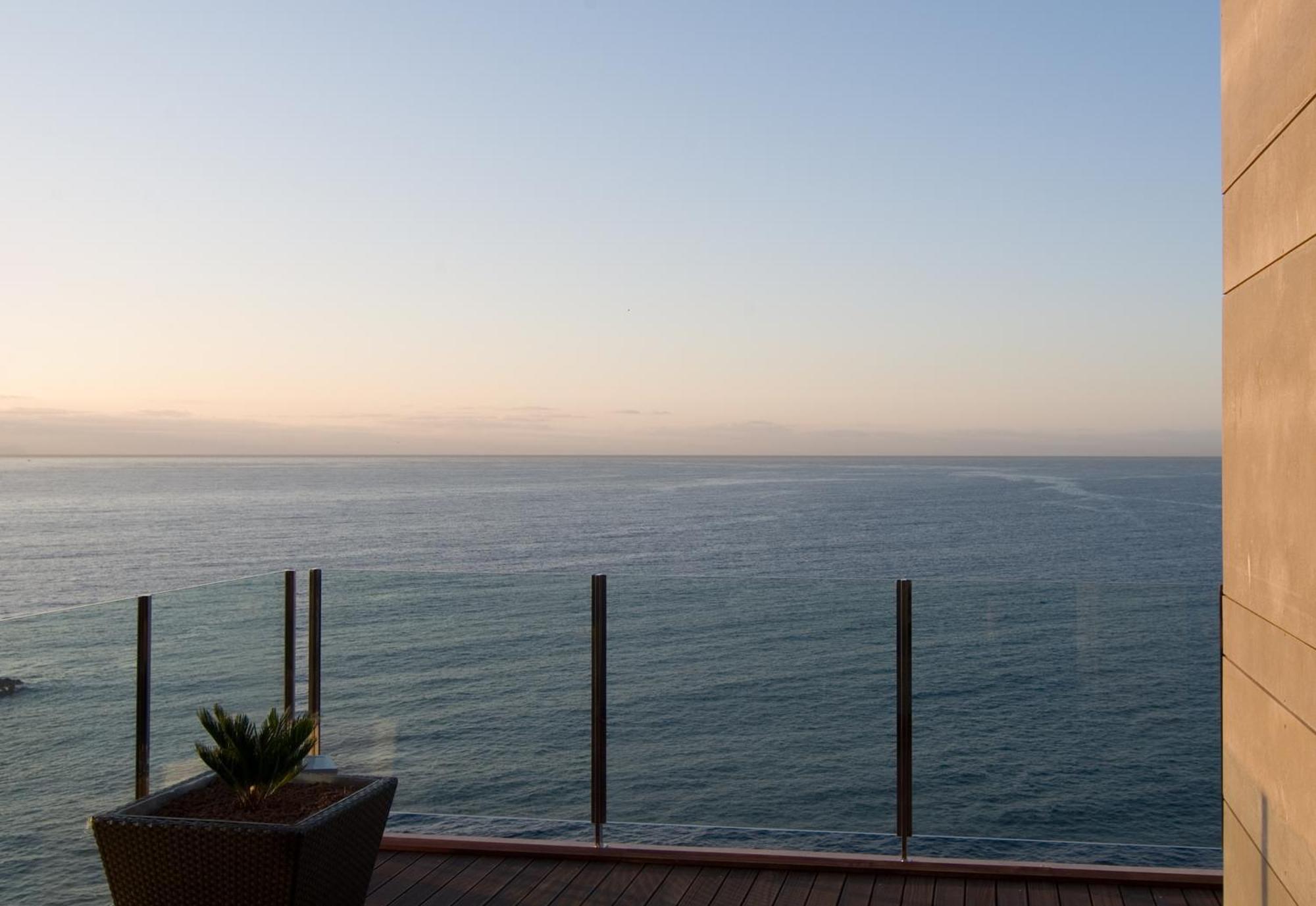 Pestana Carlton Madeira Ocean Resort Hotel Funchal  Exterior foto View of the Mediterranean from the hotel
