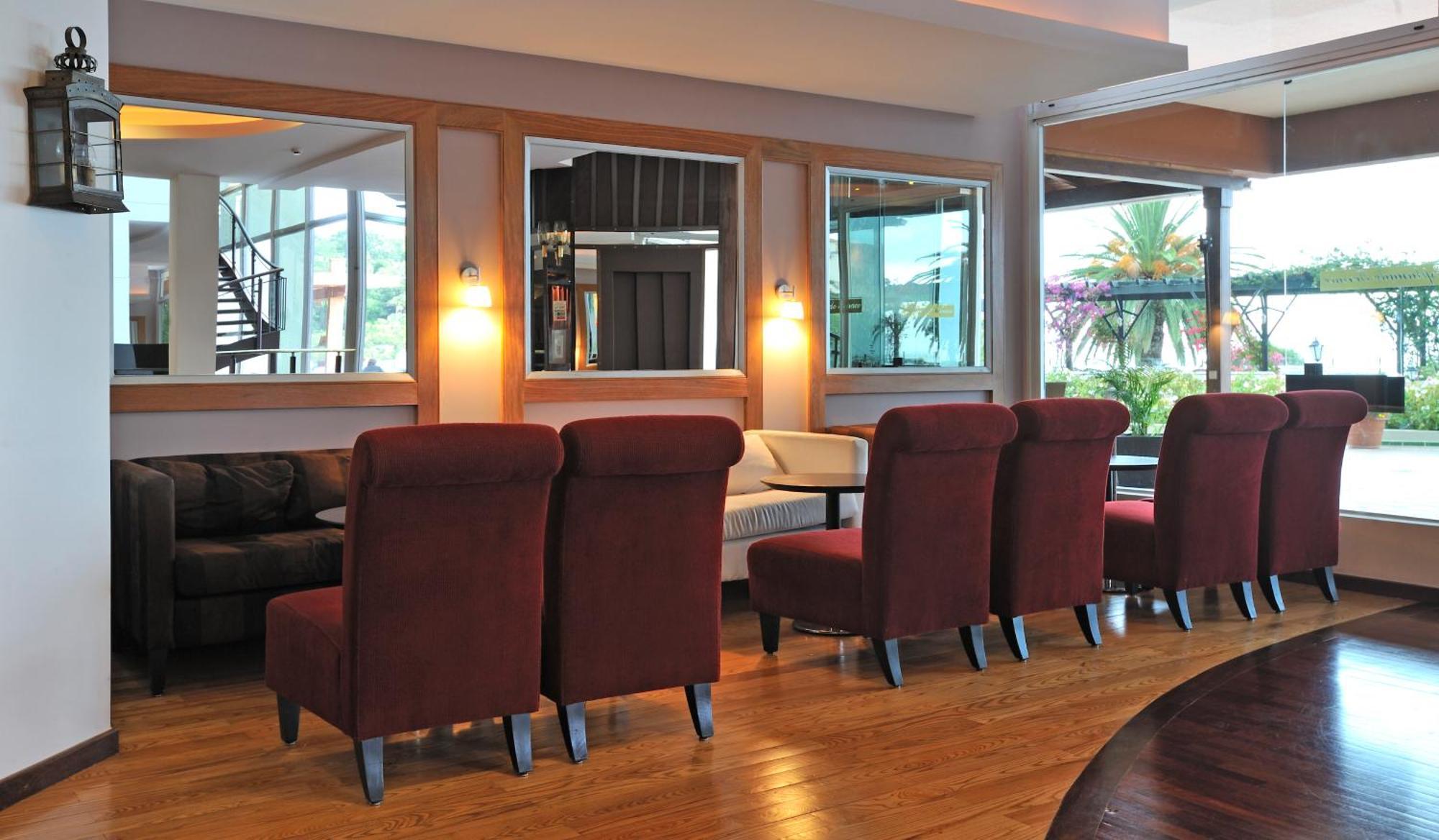 Pestana Carlton Madeira Ocean Resort Hotel Funchal  Exterior foto Interior of the lounge