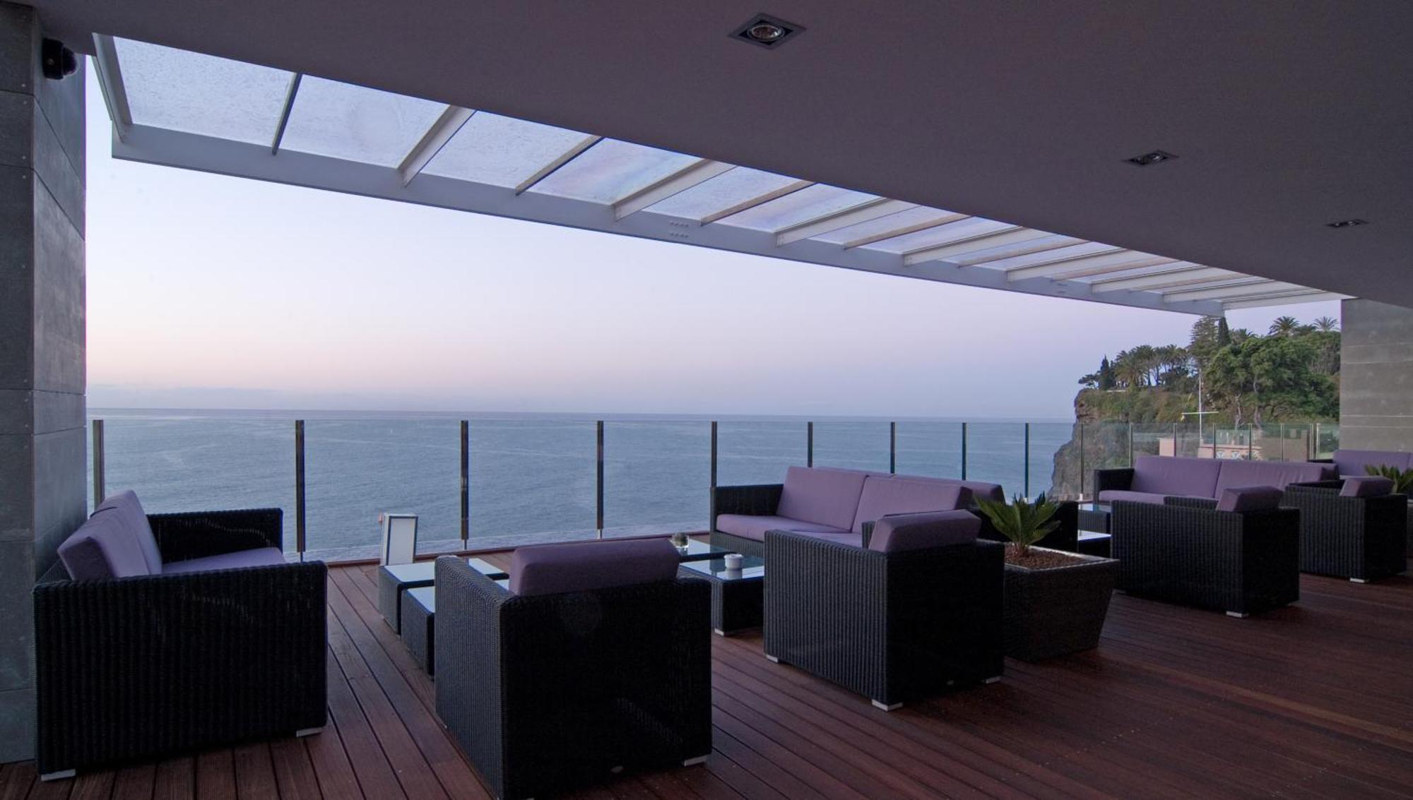 Pestana Carlton Madeira Ocean Resort Hotel Funchal  Exterior foto The Sky Bar