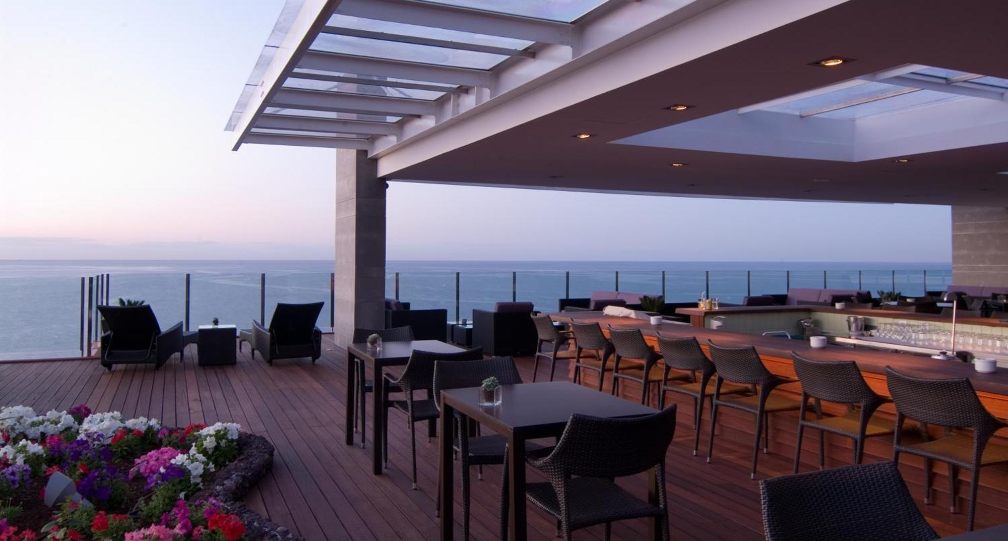 Pestana Carlton Madeira Ocean Resort Hotel Funchal  Exterior foto Sky Bar