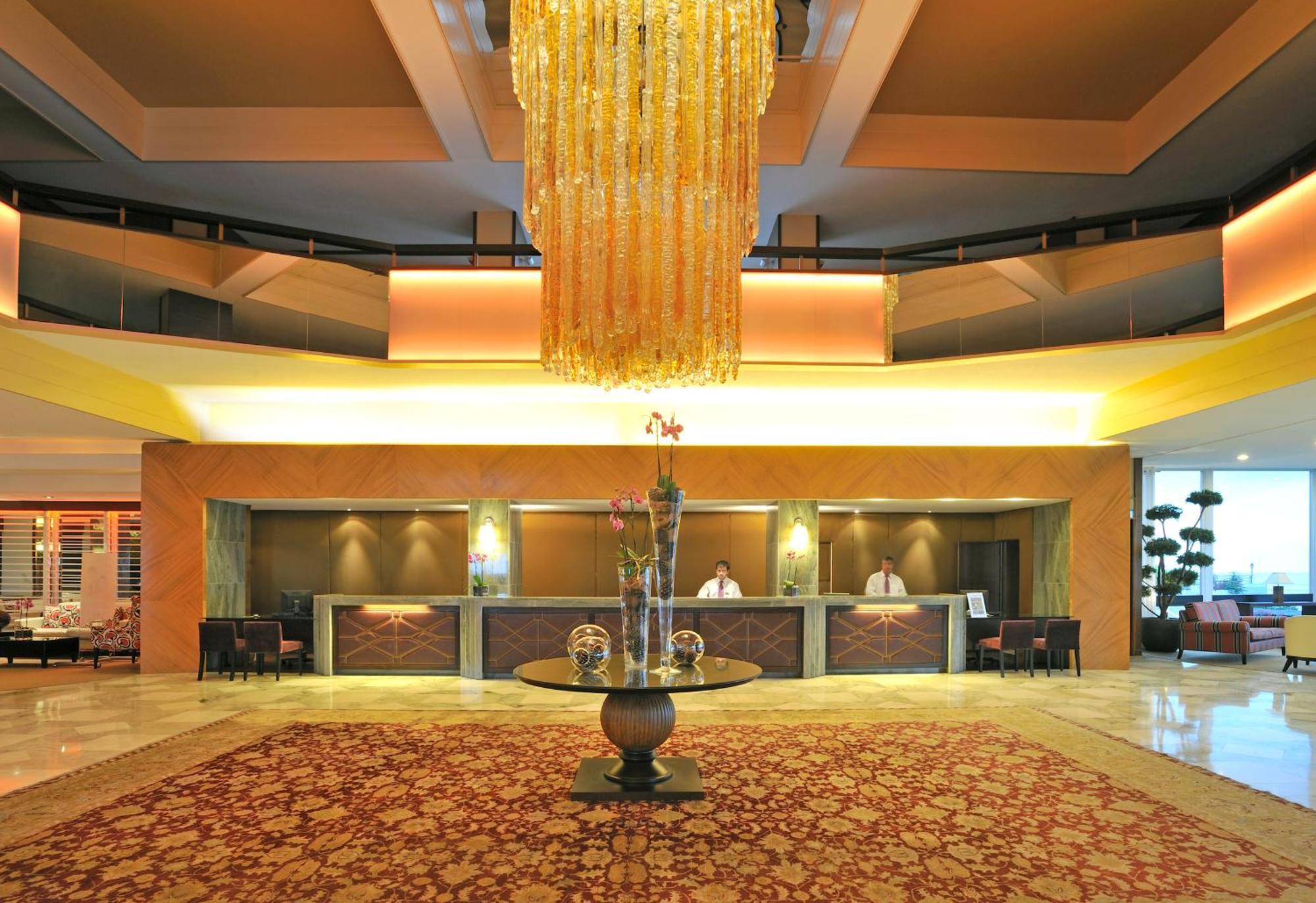 Pestana Carlton Madeira Ocean Resort Hotel Funchal  Exterior foto The lobby of the hotel